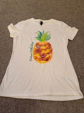 Colonial Williamsburg White Tee with Colorful Pineapple Graphic